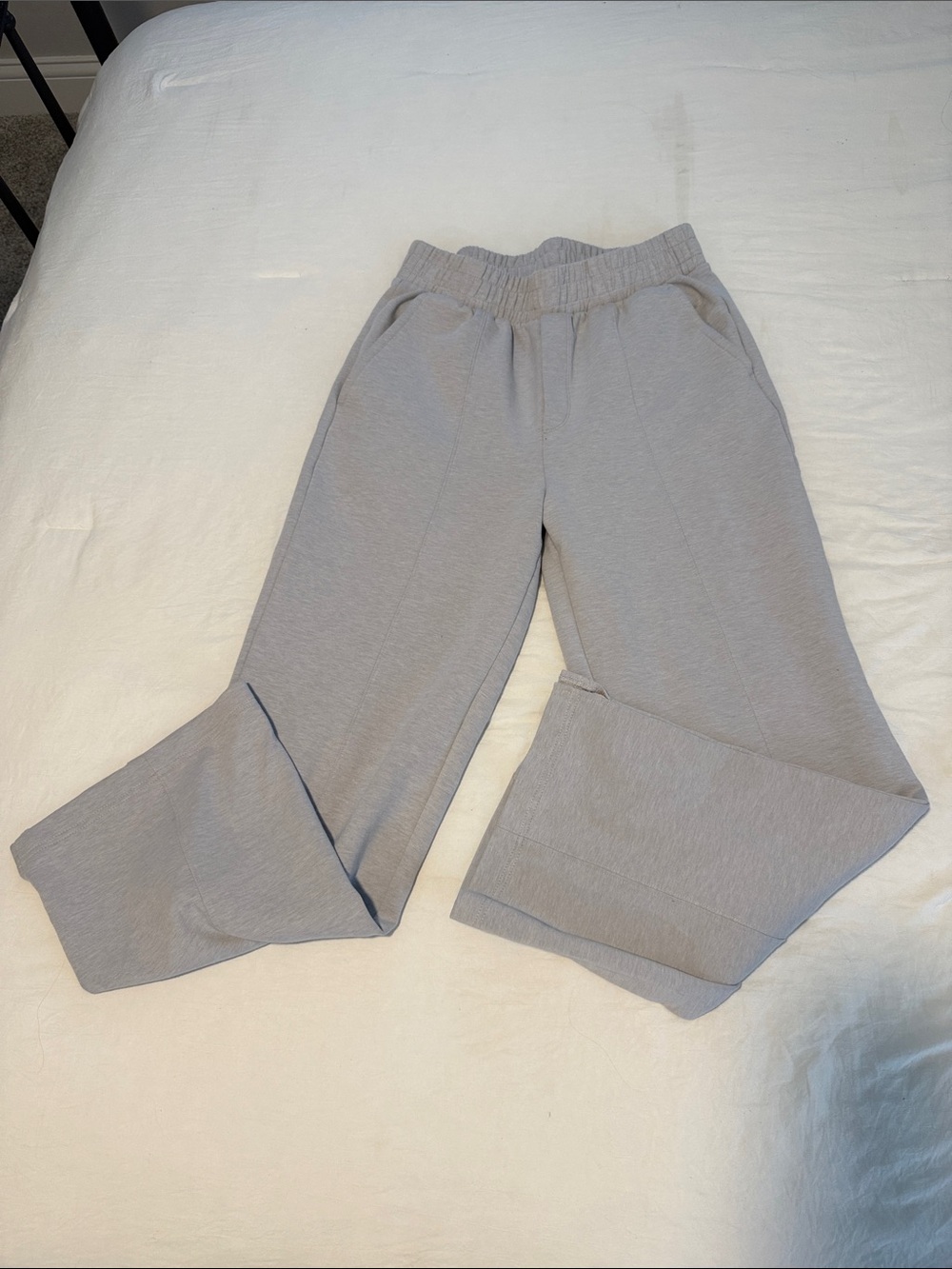 Old Navy Women’s Relaxed Pants - Light Gray Size Medium